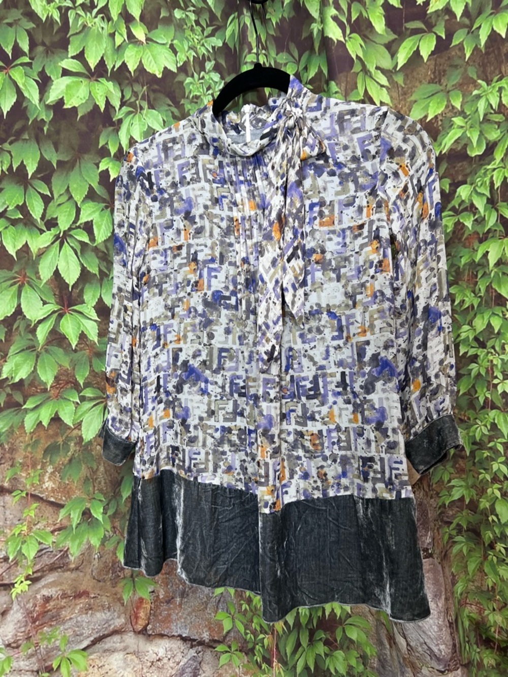 VINTAGE AUTHENTIC FENDI Watercolor Silk Abstract Blouse, XS - Picture 4 of 16